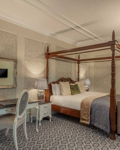 Exquisite hotel suite at 4 star hotel in kerry