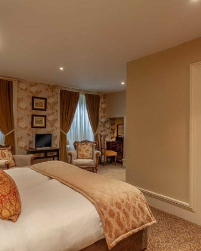 Ensuite bathroom and luxury hotel suite in kerry ireland