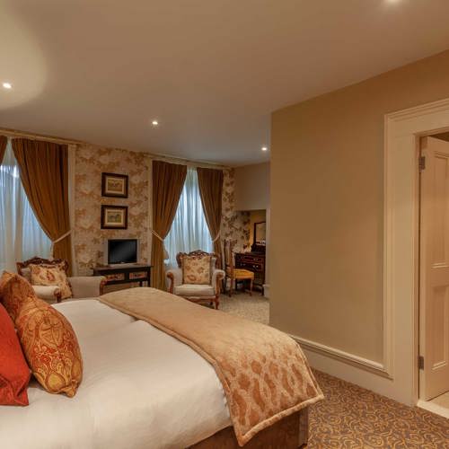 Ensuite bathroom and luxury hotel suite in kerry ireland