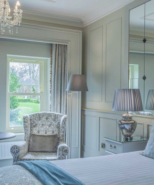 Light and elegant country house 4 star hotel suite